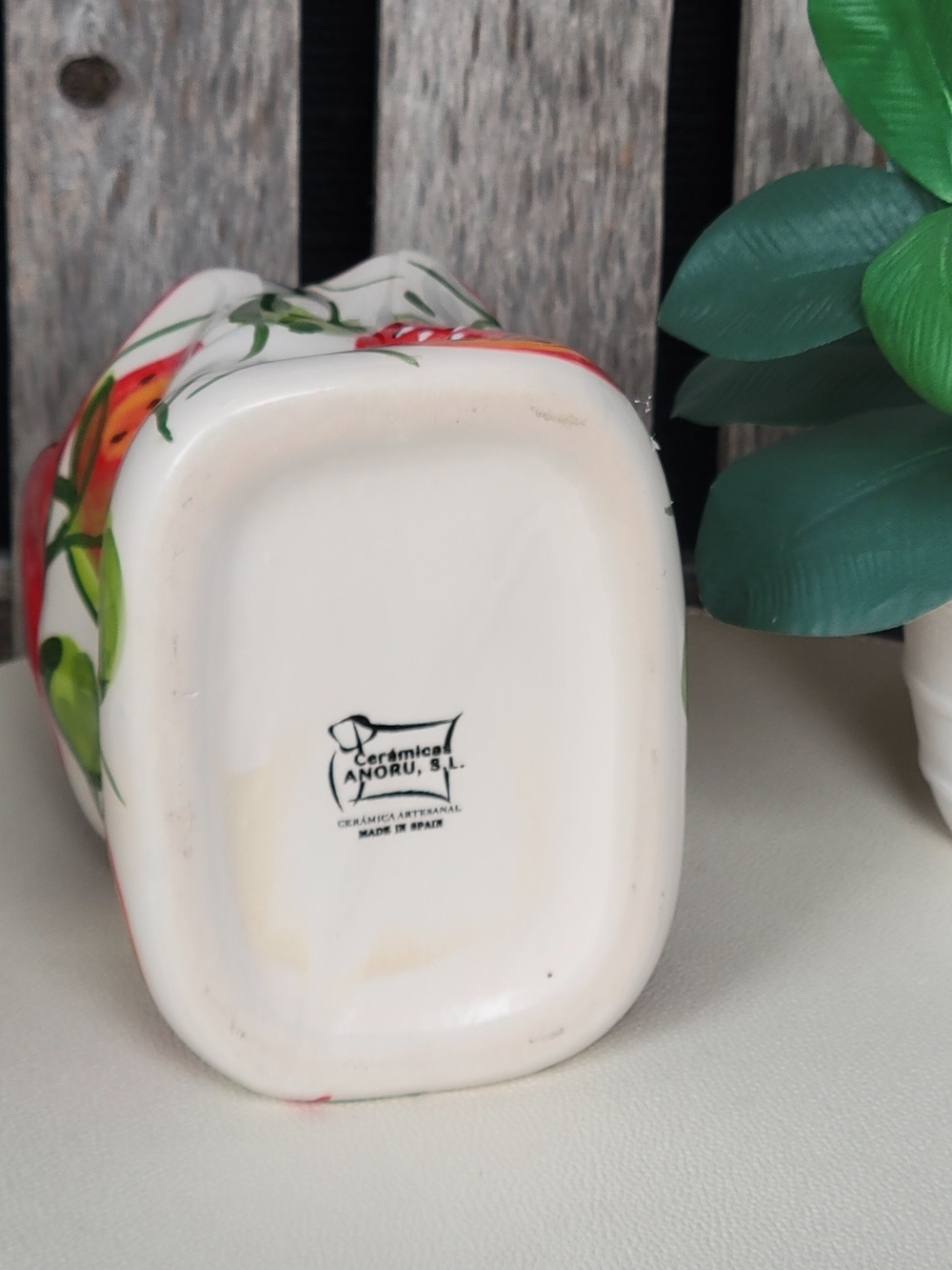 Hand-Painted Strawberry Ceramic Caddy - Red and Green - Ceramicas Anoru - Picture 9 of 10